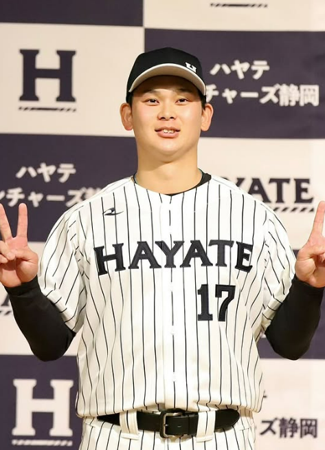 「縦縞に縁を感じた」野口恭佑、くふうハヤテ入団会見で決意表明