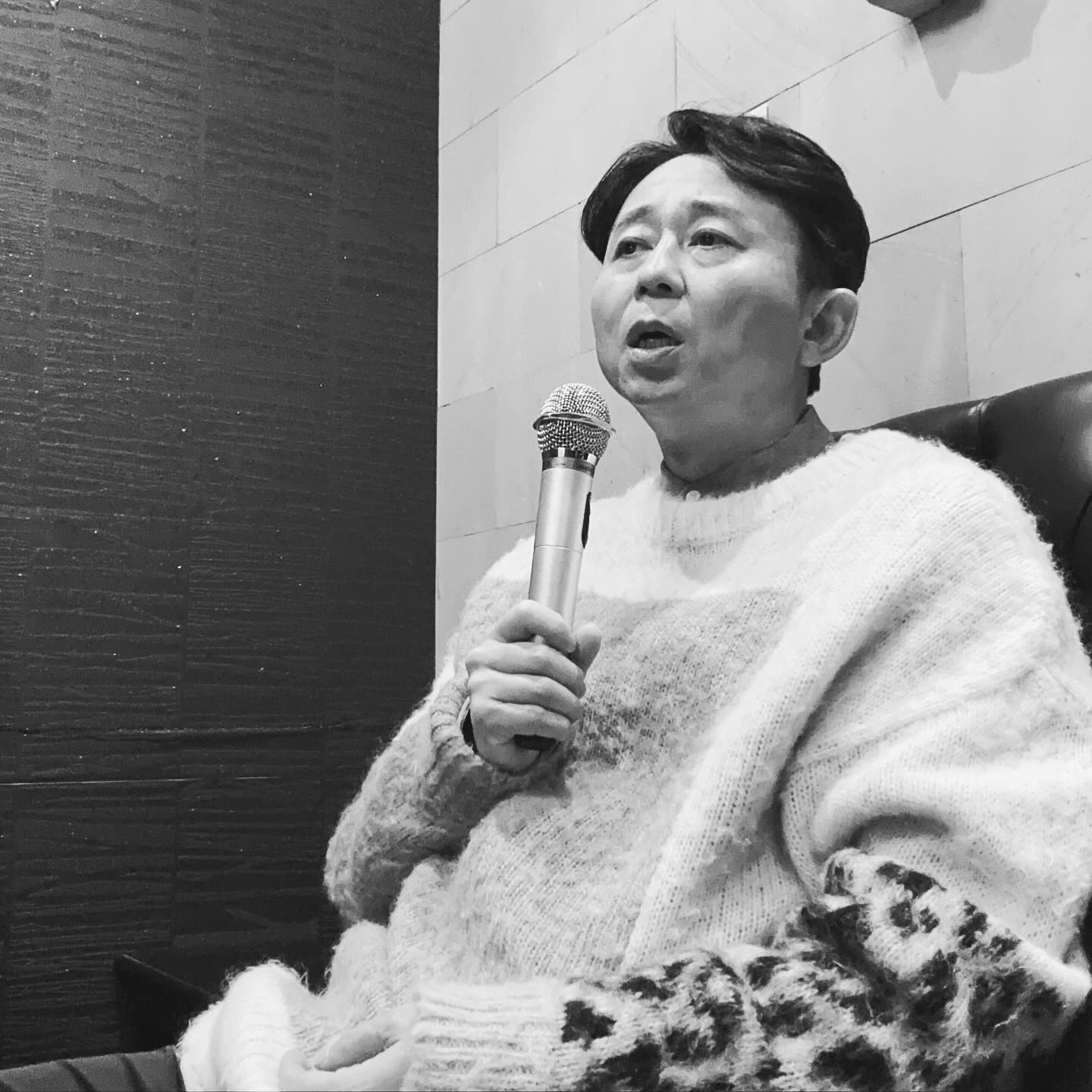 モノクロ有吉の「今日は歌わせてください。」投稿にファンから心配の声