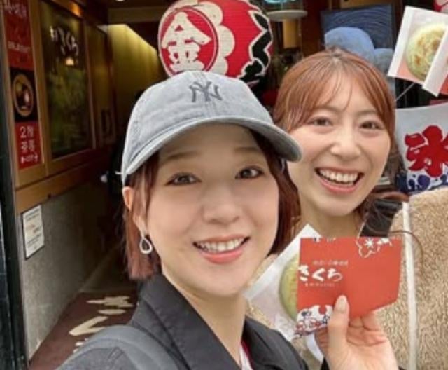 テレビ北海道アナウンサー・中村秋季乃、毎月25日限定のよもぎ梅ヶ枝餅を堪能