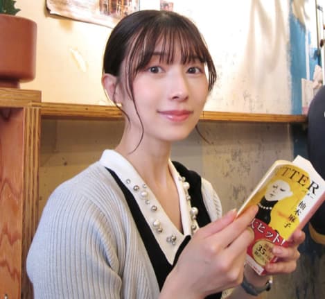 NMB48・安部若菜、知的な休日姿を披露