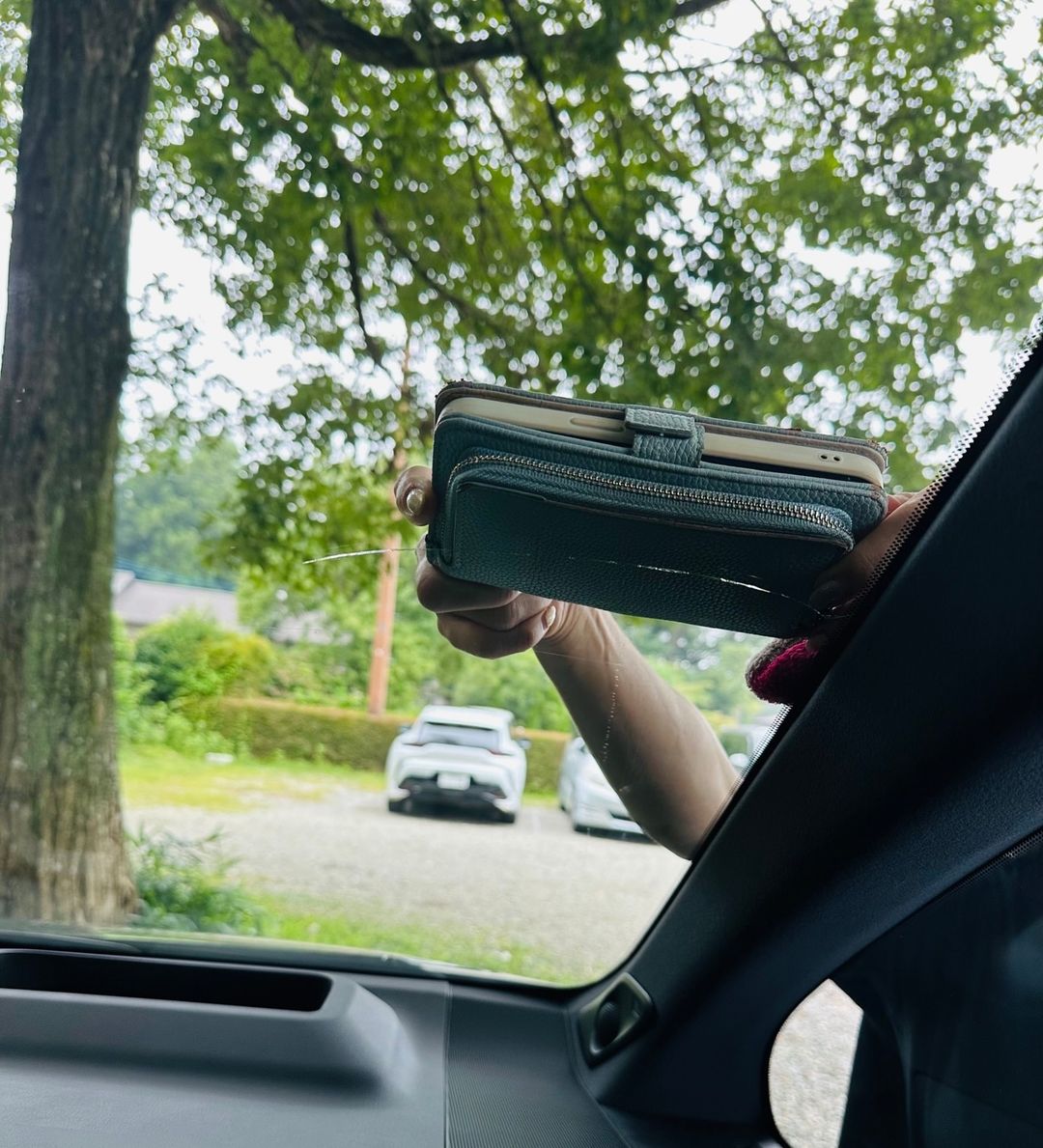 魔裟斗 新車のヴェルファイヤーのフロントガラスにヒビが、、、