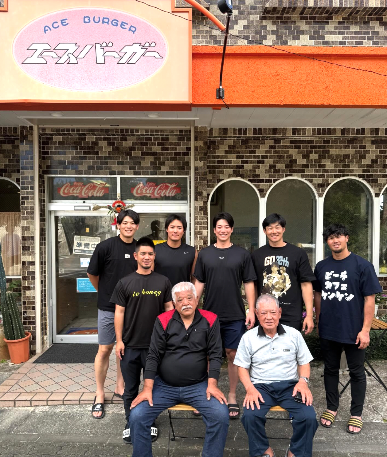 巨人・松本剛ら「チーム剛」が伊江島自主トレ最終オフを満喫！豪華メンバー集結で「明日から駆け抜ける」