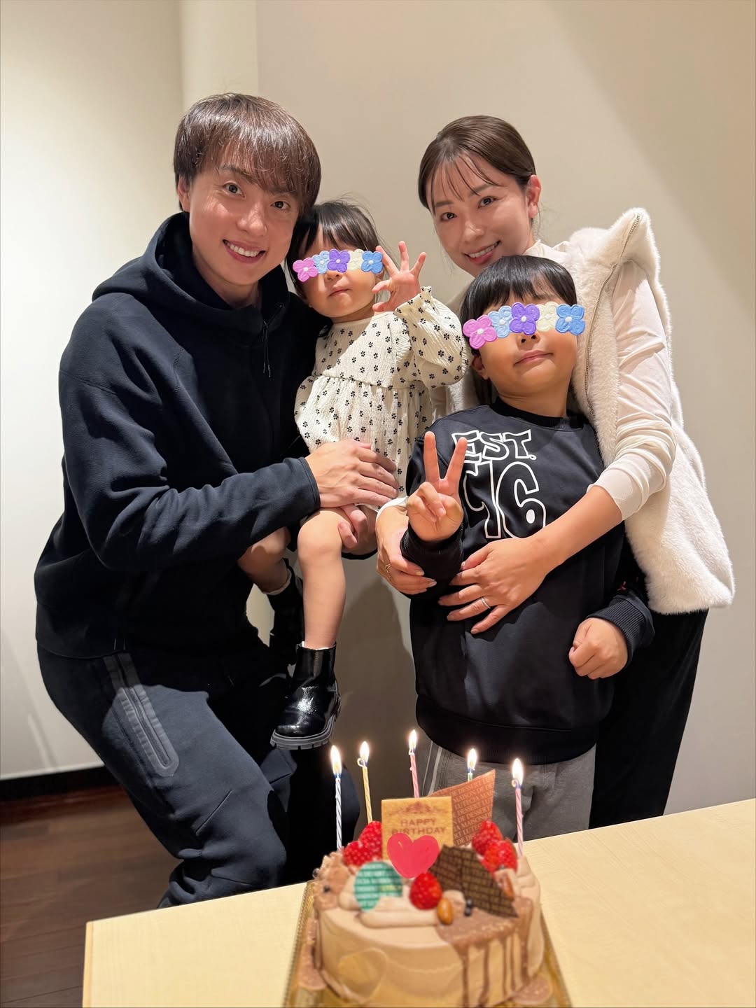 本田朋子、バスケ選手の夫と2人の子どもとの仲睦まじい家族ショットを公開！