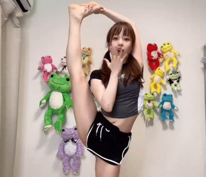 「ぎっくり腰治ったどー！」美女インフルエンサー、ぎっくり腰から復活！フェニックス・ソーラン節を披露しファン歓喜