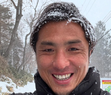 那須大亮、初の“雪遊び”に大興奮！「雪トレーニングにもありだな〜」と笑顔の投稿！