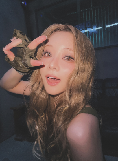 バッチバチのメイクも可愛すぎ!!重盛さと美が公開したMVのオフショットにファン大興奮!