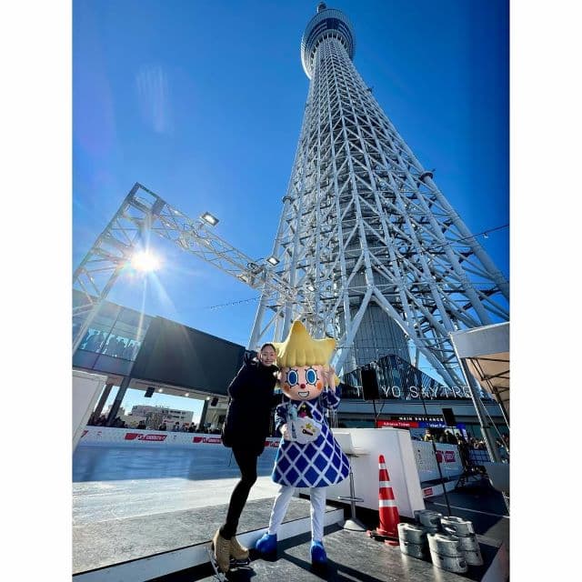 安藤美姫、スカイツリータウンで2025年初演技！ソラカラちゃんとの2ショットを公開