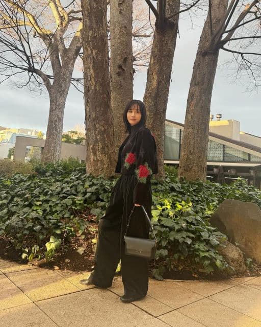 「神々しいあっちゃん」前田敦子、撮影帰りに赤が映える私服コーディネートを公開！