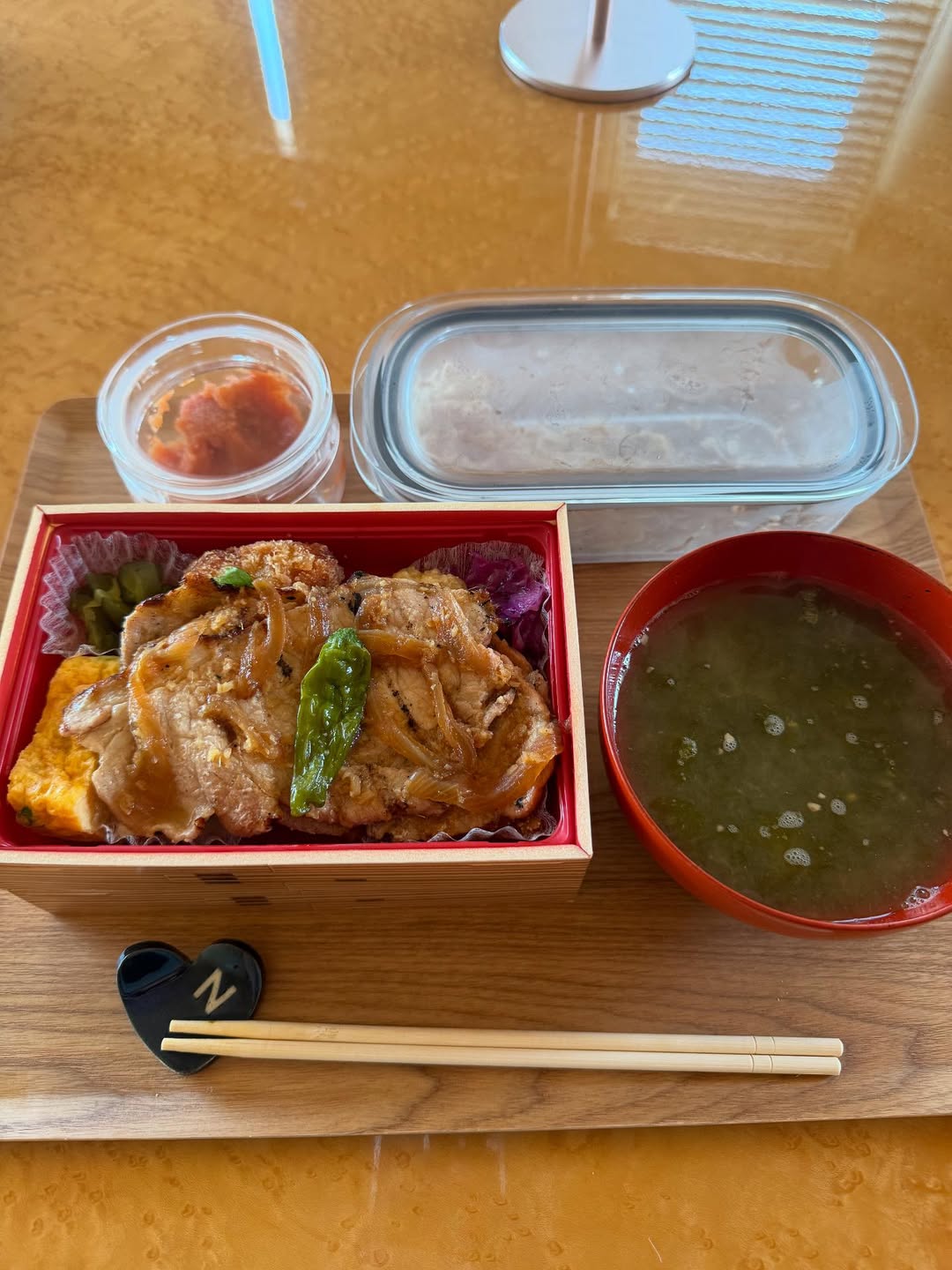 タレント兼女優・飯島直子、今朝の生姜焼き弁当の写真を公開し暑さ対策を呼びかける