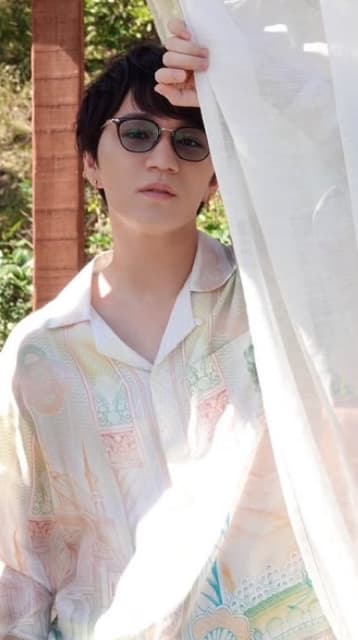 「カッコ良すぎる」「白く輝く…」WEST.・神山智洋のオフショットにファン歓喜！