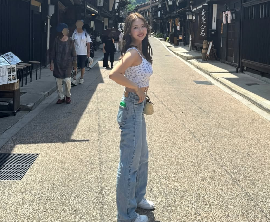 「モデルさんみたい！」美女ゴルファー、和の情緒MAXな”夏感じた・ショット”を街道で披露！ファンうっとり街道突入