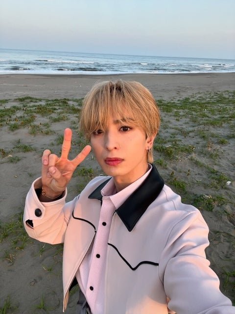 木村慧人、夕暮れの浜辺で放った「どうかな？」が美しすぎて時間が止まった