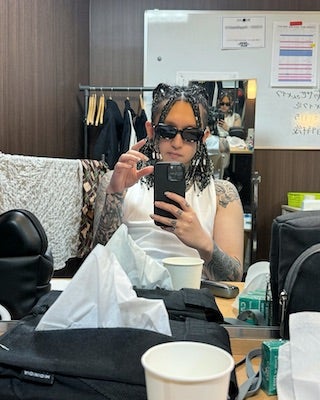 YOASOBI・Ayase、自身の髪型と共に2024年を振り返る