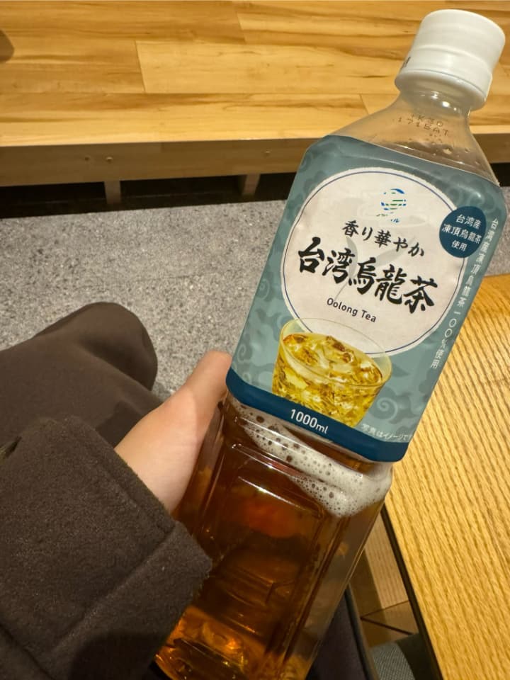 「烏龍茶を3杯頼んで 4杯目頼んだら…」元AKB48真楪伶、衝撃のエピソードを投稿