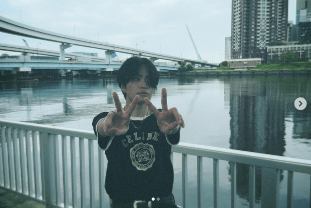 オフショット公開の菊池風磨「ダブルピース可愛すぎ💖」