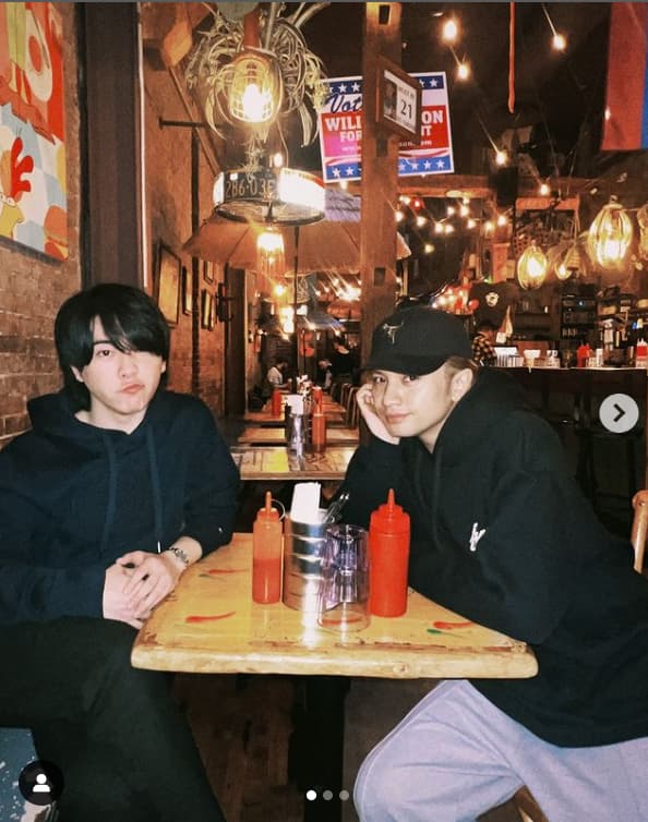 中島健人　大物歌手と海外旅行⁉朝食を共にする姿を公開