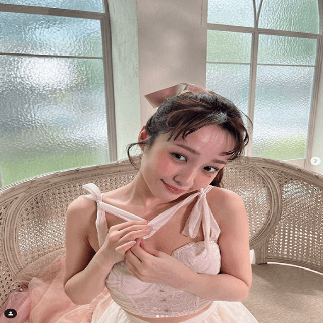 前田希美「バレエコアなルームウエア」特集でのときめきショットを公開！ファンは「天使さん発見」とメロメロ