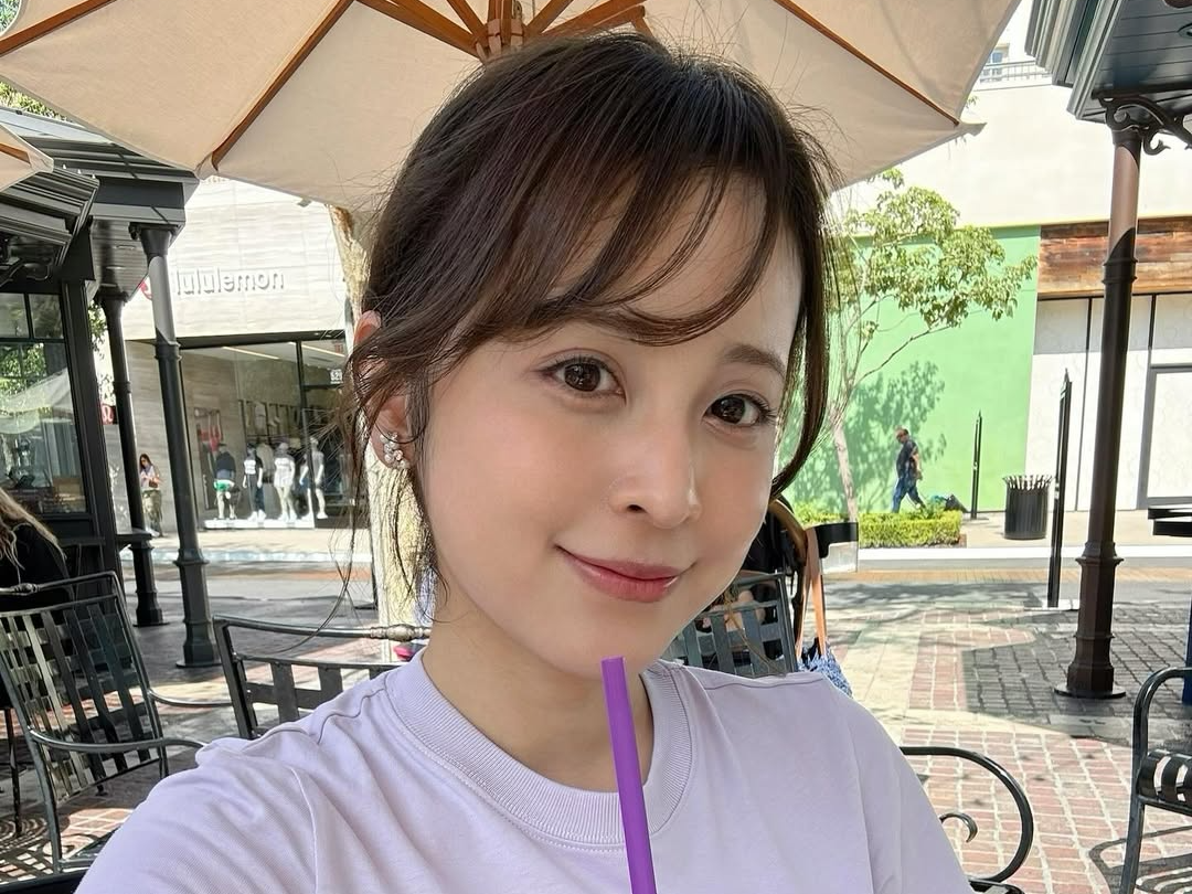 時差ぼけも味方に？ロスのラテ美女は今日も爽やか