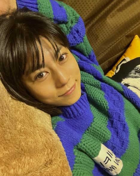 「今日も皆様お疲れ様です！！」ゴロ～ンと幸福な瞬間をファンに