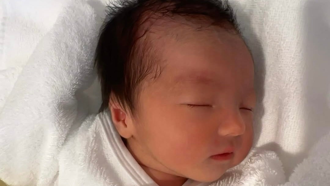 川崎希、生後3日目の愛おしい寝顔ショットをパシャリ！「いい湯だったみたい」
