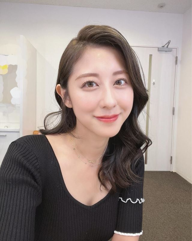 斎藤ちはる、前髪かき上げヘアスタイルで「もはや別人」