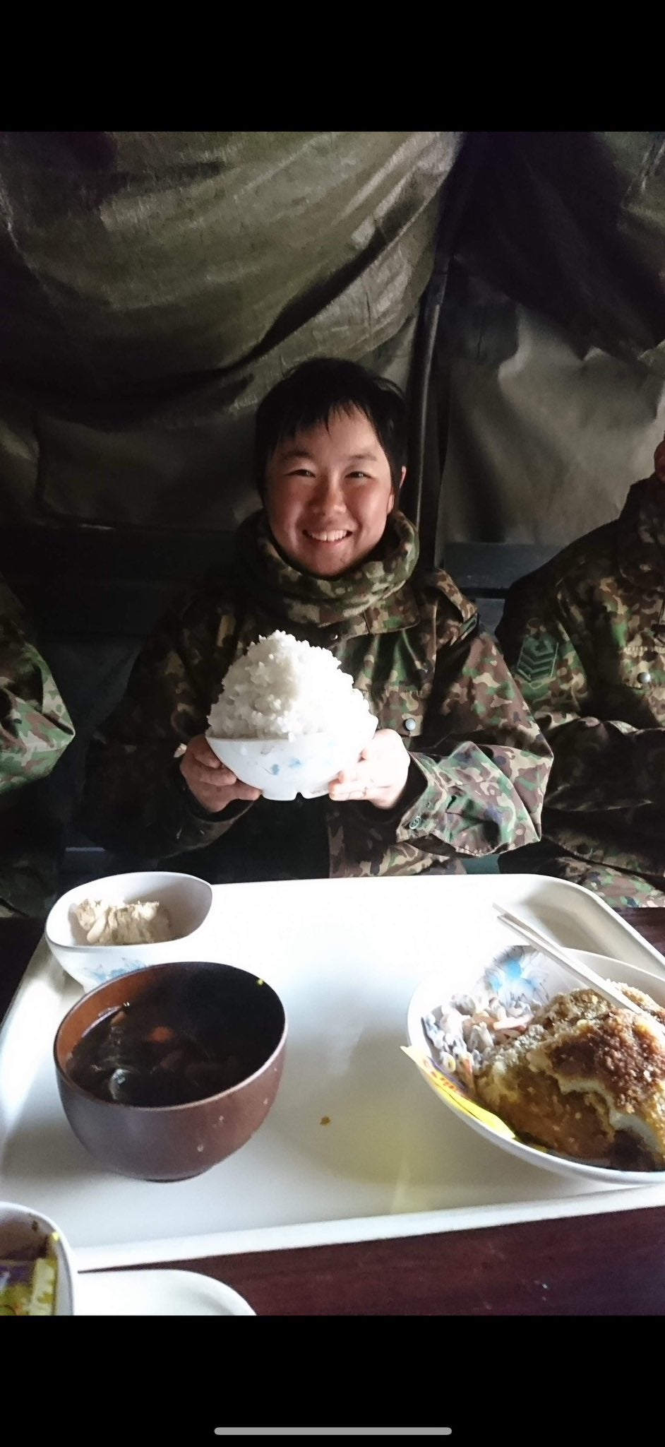 「別人？？」「痩せすぎでしょ」やす子、若い頃の写真をSNSに投稿するも