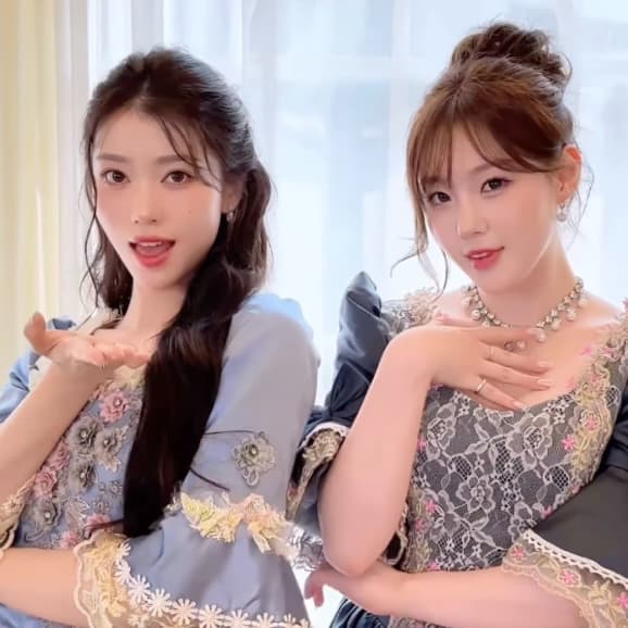 ただのお姫様じゃん！Kep1erシャオティン&チェヒョン、ドレスを纏い宮殿からご挨拶