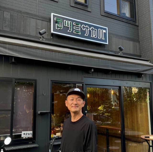 お笑い芸人ロバート 馬場 裕之 自身のお店に看板設置！「店名の『マツミサカバ』！」