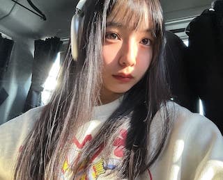 山之内すず ヘッドフォン姿の写真にファン歓喜