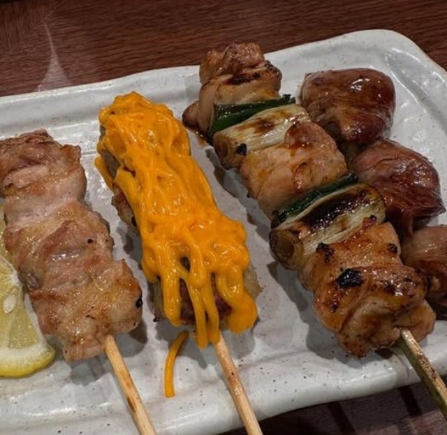 ミキ昴生が嫁の両親にバッタリ会った思い出の店で焼き鳥を食す！