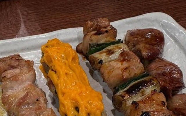 ミキ昴生が嫁の両親にバッタリ会った思い出の店で焼き鳥を食す！