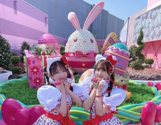 もえあず、ユニバでのキティちゃんショットに「可愛いって声に出た」「これは可愛すぎる」の声！