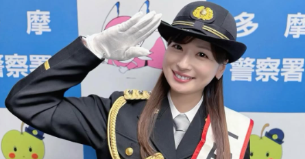 皆藤愛子、“一日警察署長”姿が話題！ファンから愛のコメント殺到！！