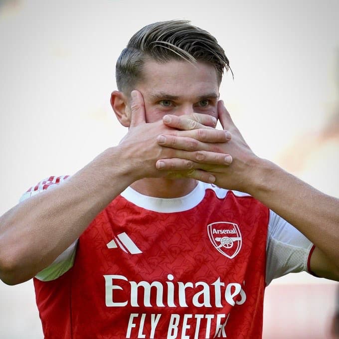 ヴィクトル・ギェケレシュ、エミレーツで鮮烈ヘッド弾　ズビメンディがアシスト