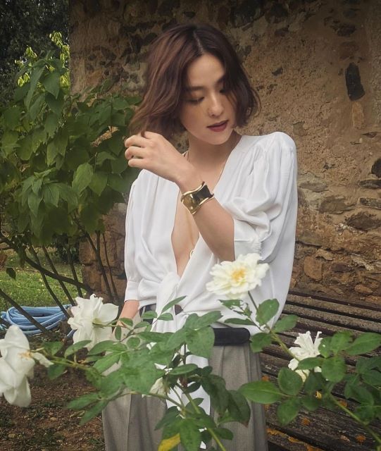 中村アンのTiffany映える「キレ込み胸元」ショットが神々しい美しさ！