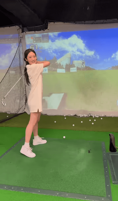 モデル・神谷明采、”２回目”のゴルフムービー披露！可愛すぎてファンから「ぎこちないスイング可愛い」と寵愛を受ける