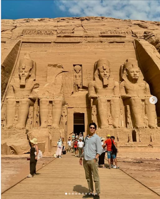 鈴木亮平がアブシンベル神殿へ！