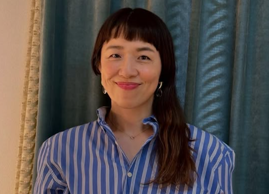 爽快トーク！浜口京子、涼しげブルーと餃子愛語る日常姿