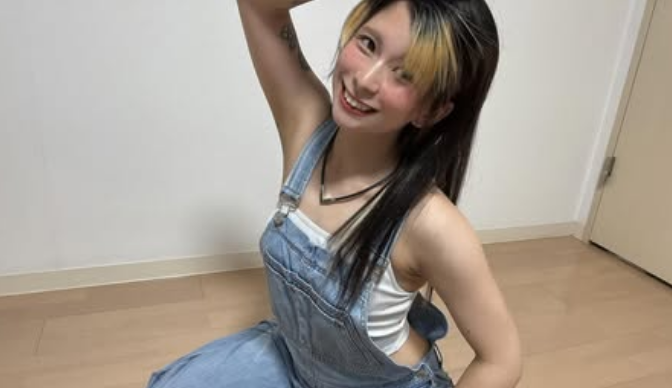 「可愛い〜しスタイル抜群やなぁ〜」元サッカー選手の美女、ルーム内の