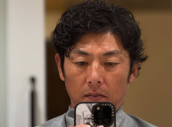 今年最後の散髪ショット公開！斉藤和巳、ファンに「良いお年を」のメッセージ