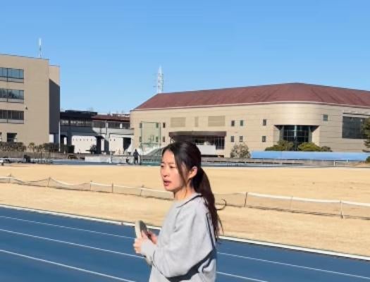 陸上・大久保光、瞬発力強化！『意外ときついシザースジャンプ』