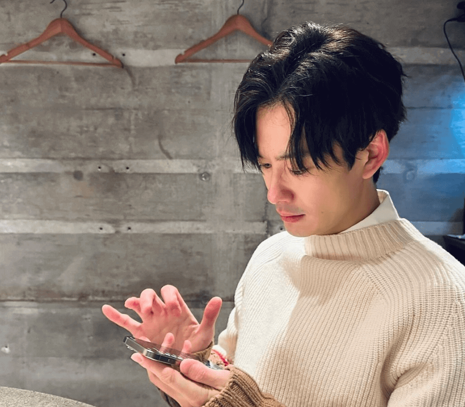 岡田将生の悪戦苦闘する姿にファンはメロメロ😍 ​​​​