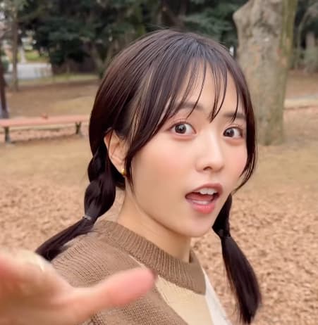 「ついていきます。」新田さちか、可愛すぎるおさげ髪姿で「おいでおいでの巻」