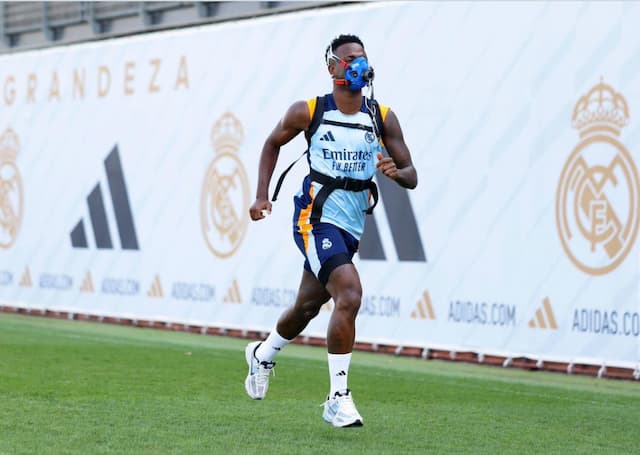 ヴィニシウス 奮闘中！！