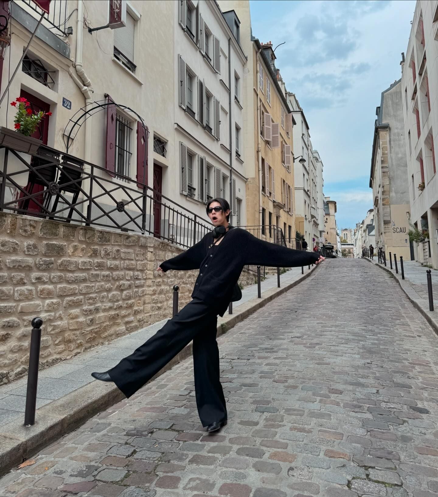 「泣く子も黙る異次元スタイルじゃん」Snow Man・ラウールが異次元スタイルショット公開で話題！