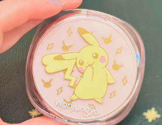 有村実樹、ピンクパッケージに一目惚れ！カバー力抜群のクッションファンデを紹介！