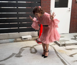 加護亜依、大阪ファンミ大盛況！「運」をお届け？