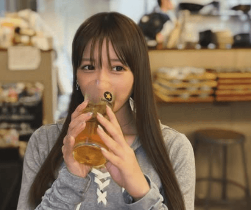 「ス・テ・キ」大人気ラウンドガール、思い出を語り披露した”乾杯・ショット”にファン陶酔！「可愛いなぁ～」