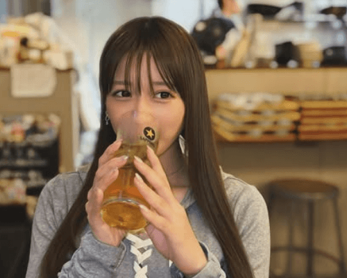 「ス・テ・キ」大人気ラウンドガール、思い出を語り披露した”乾杯・ショット”にファン陶酔！「可愛いなぁ～」