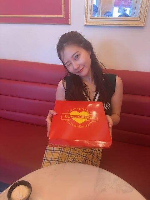 「世界一かわいいです」話題沸騰の若手タレントが海外満喫ショットを披露